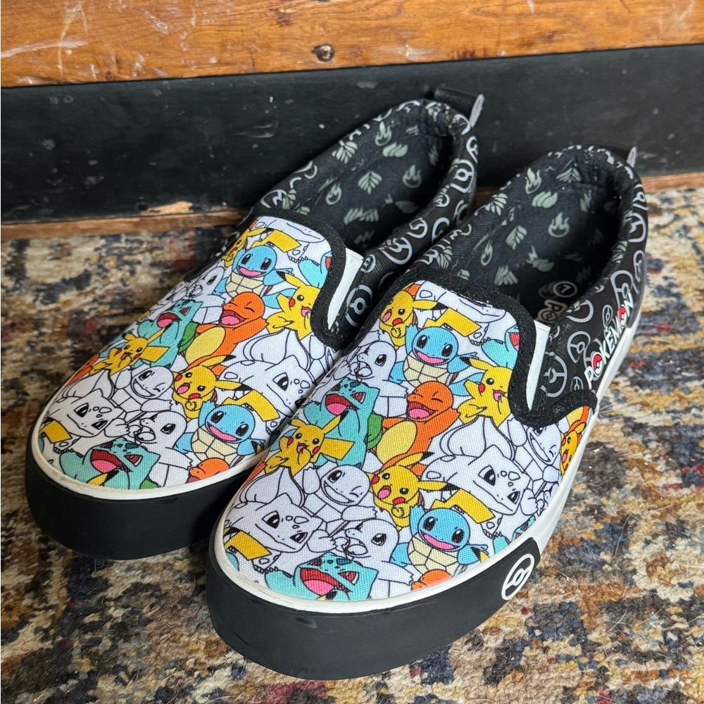 Pokémon Slip On Shoes Size 7 Mens Pikachu Squirtle Charmander Print